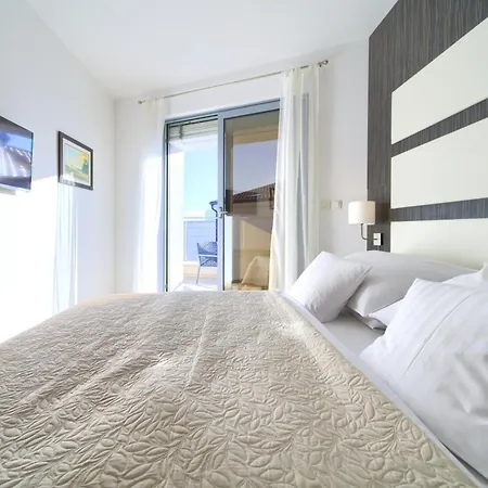 Villa Miracle 2 With Heated Pool