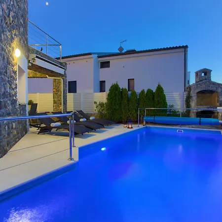 Miracle 2 With Heated Pool * Krk Town