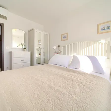 Villa Miracle 2 With Heated Pool *