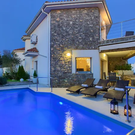 Miracle 2 With Heated Pool *