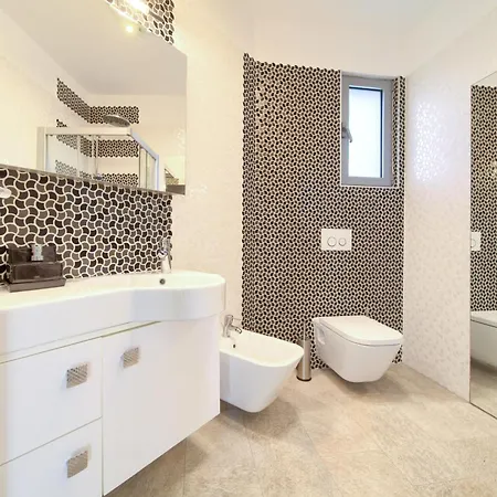 Villa Miracle 2 With Heated Pool Krk Town