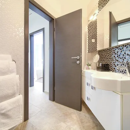 Miracle 2 With Heated Pool Villa Krk Town