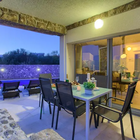 Miracle 2 With Heated Pool Villa *