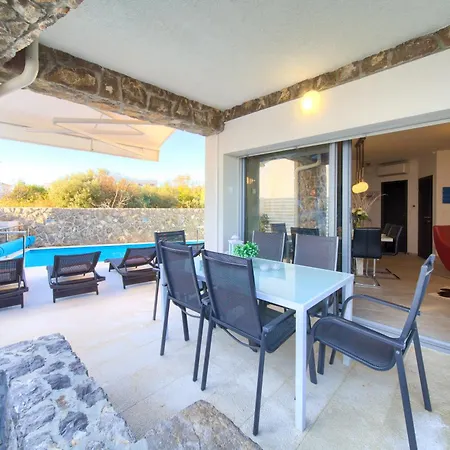 Villa Miracle 2 With Heated Pool *