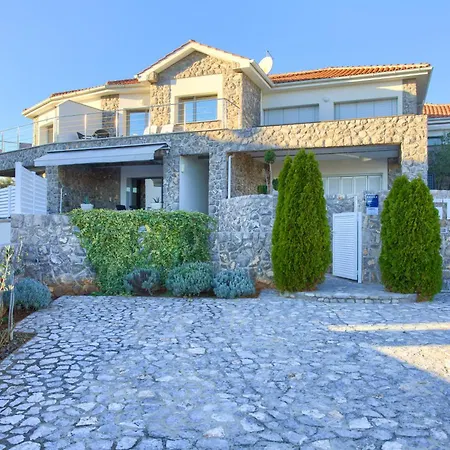 Villa Miracle 2 With Heated Pool *