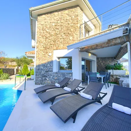 Villa Miracle 2 With Heated Pool Krk Town