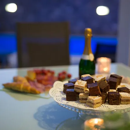 Miracle 2 With Heated Pool 빌라 크르크