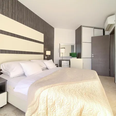 Miracle 2 With Heated Pool