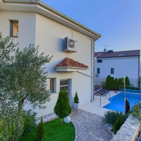 Miracle 2 With Heated Pool *