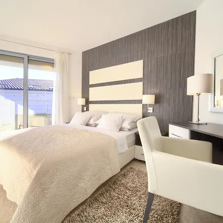 Miracle 2 With Heated Pool Krk Town