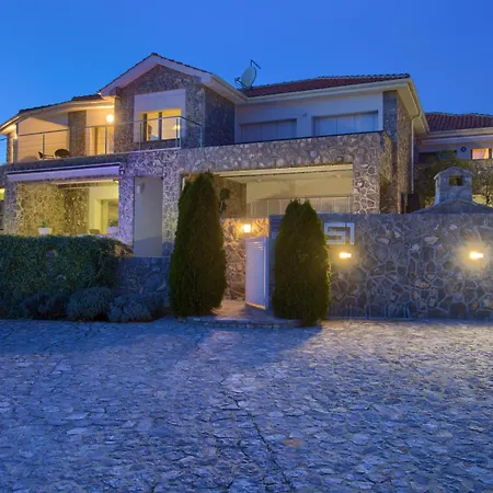 Miracle 2 With Heated Pool * 크르크