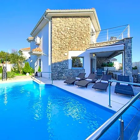 Βίλα Miracle 2 With Heated Pool