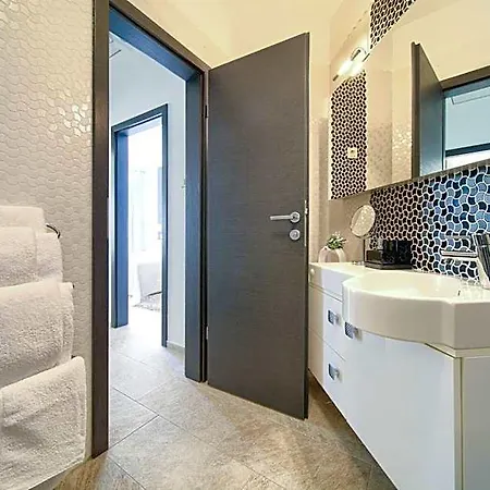 Miracle 2 With Heated Pool Krk Town