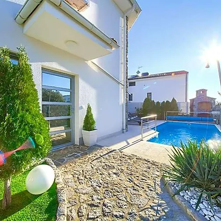 Miracle 2 With Heated Pool Krk Town