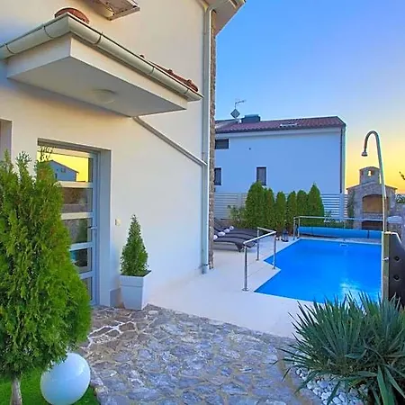 Βίλα Miracle 2 With Heated Pool *