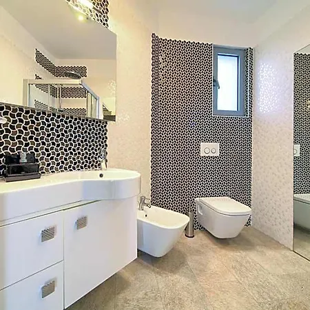 Miracle 2 With Heated Pool * Krk Town