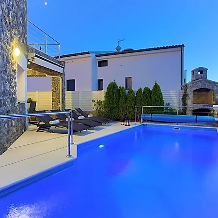 Βίλα Miracle 2 With Heated Pool *