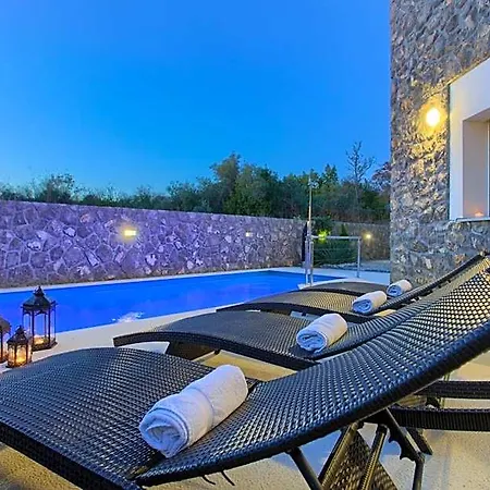 Miracle 2 With Heated Pool *