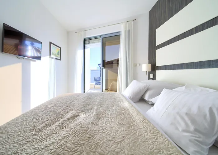 Villa Miracle 2 With Heated Pool