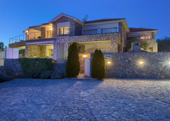 Miracle 2 With Heated Pool * Krk Town