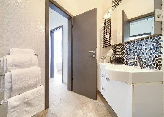 Miracle 2 With Heated Pool Villa Krk Town