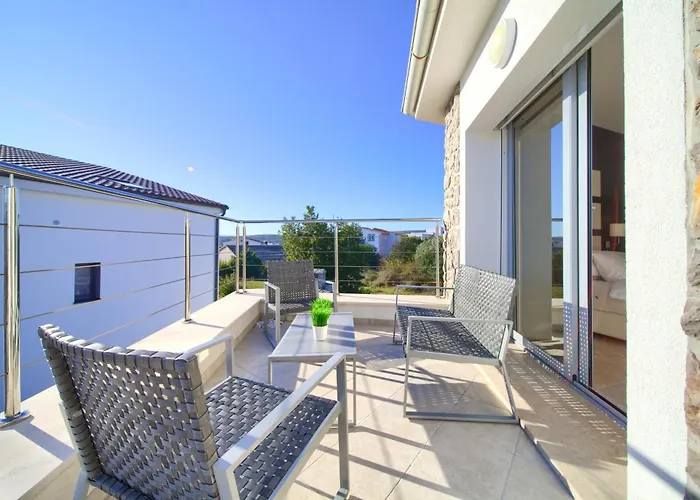 Miracle 2 With Heated Pool Krk Town