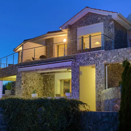 Villa Miracle 2 With Heated Pool