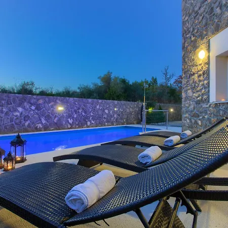 Miracle 2 With Heated Pool *