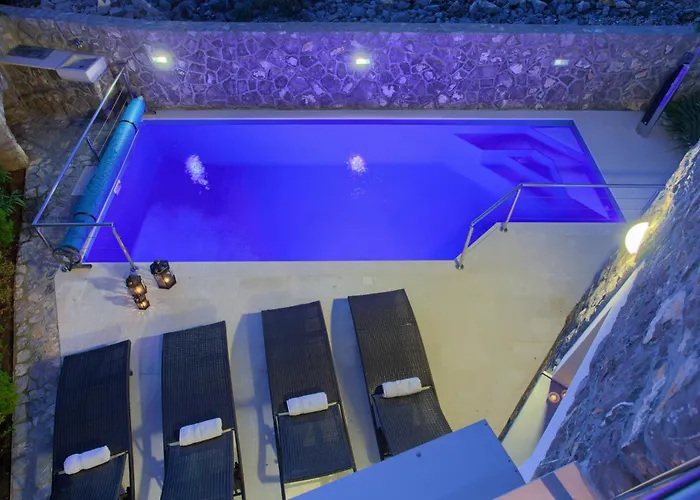 Villa Miracle 2 With Heated Pool