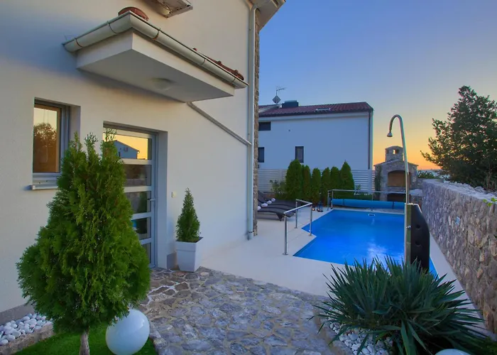 Miracle 2 With Heated Pool Krk Town