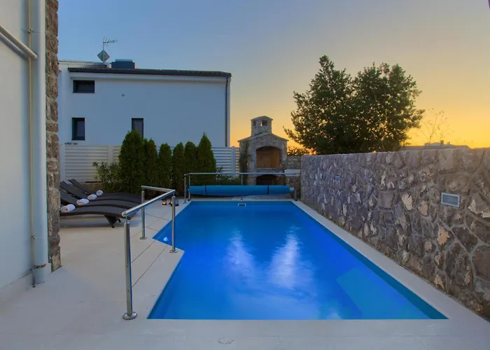 Villa Miracle 2 With Heated Pool Krk Town