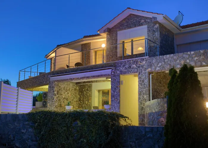 Villa Miracle 2 With Heated Pool