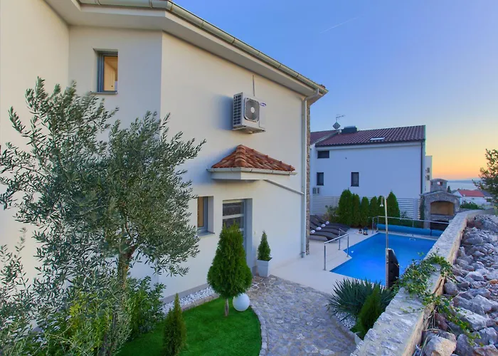 Miracle 2 With Heated Pool *