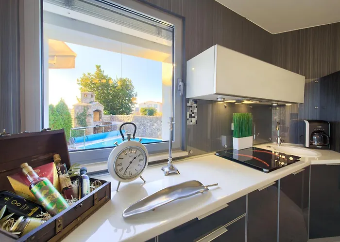 Villa Miracle 2 With Heated Pool *