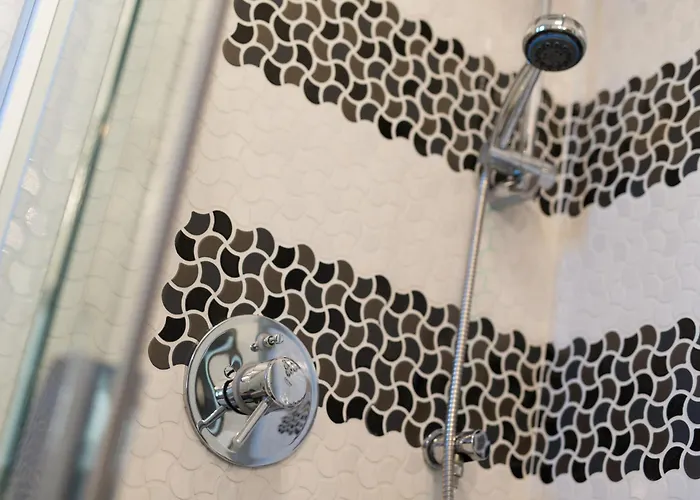 Villa Miracle 2 With Heated Pool