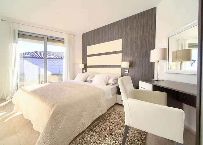 Miracle 2 With Heated Pool Krk Town