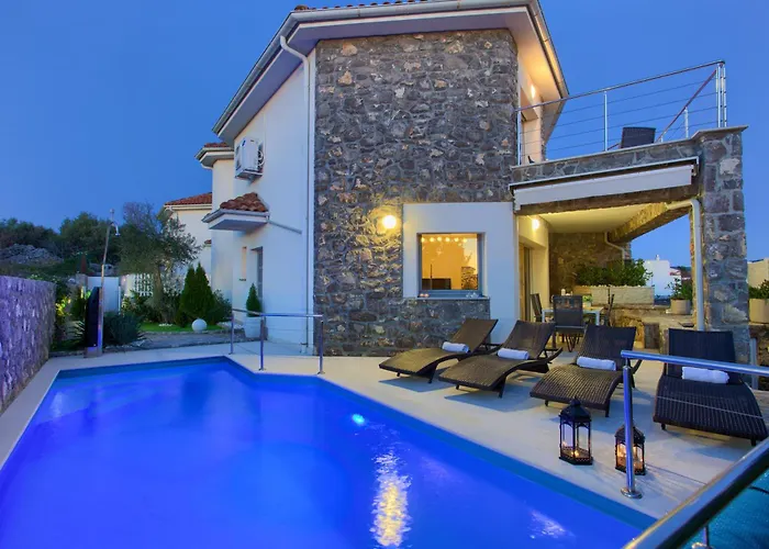 Miracle 2 With Heated Pool *