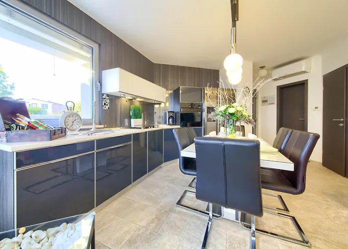 Miracle 2 With Heated Pool * Krk Town