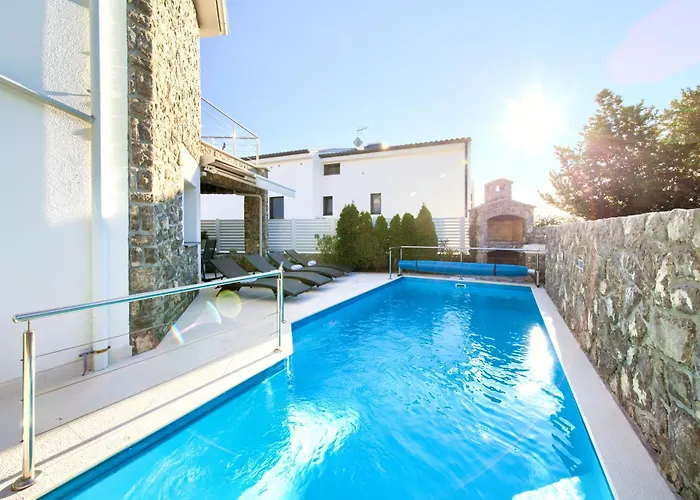 Villa Miracle 2 With Heated Pool