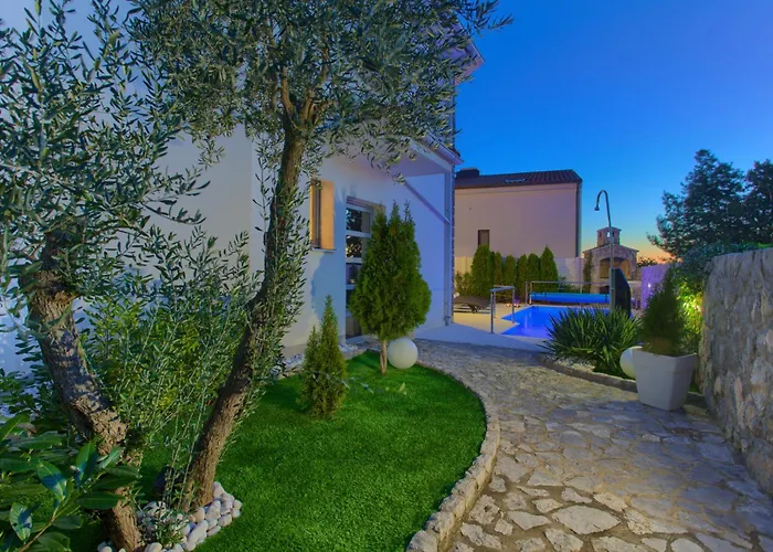 Miracle 2 With Heated Pool Villa