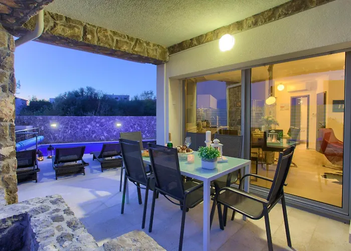 Miracle 2 With Heated Pool Villa *