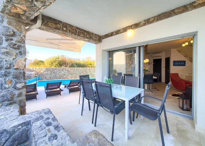 Villa Miracle 2 With Heated Pool *