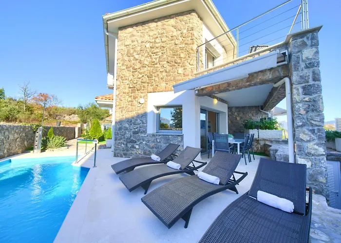 Villa Miracle 2 With Heated Pool Krk Town